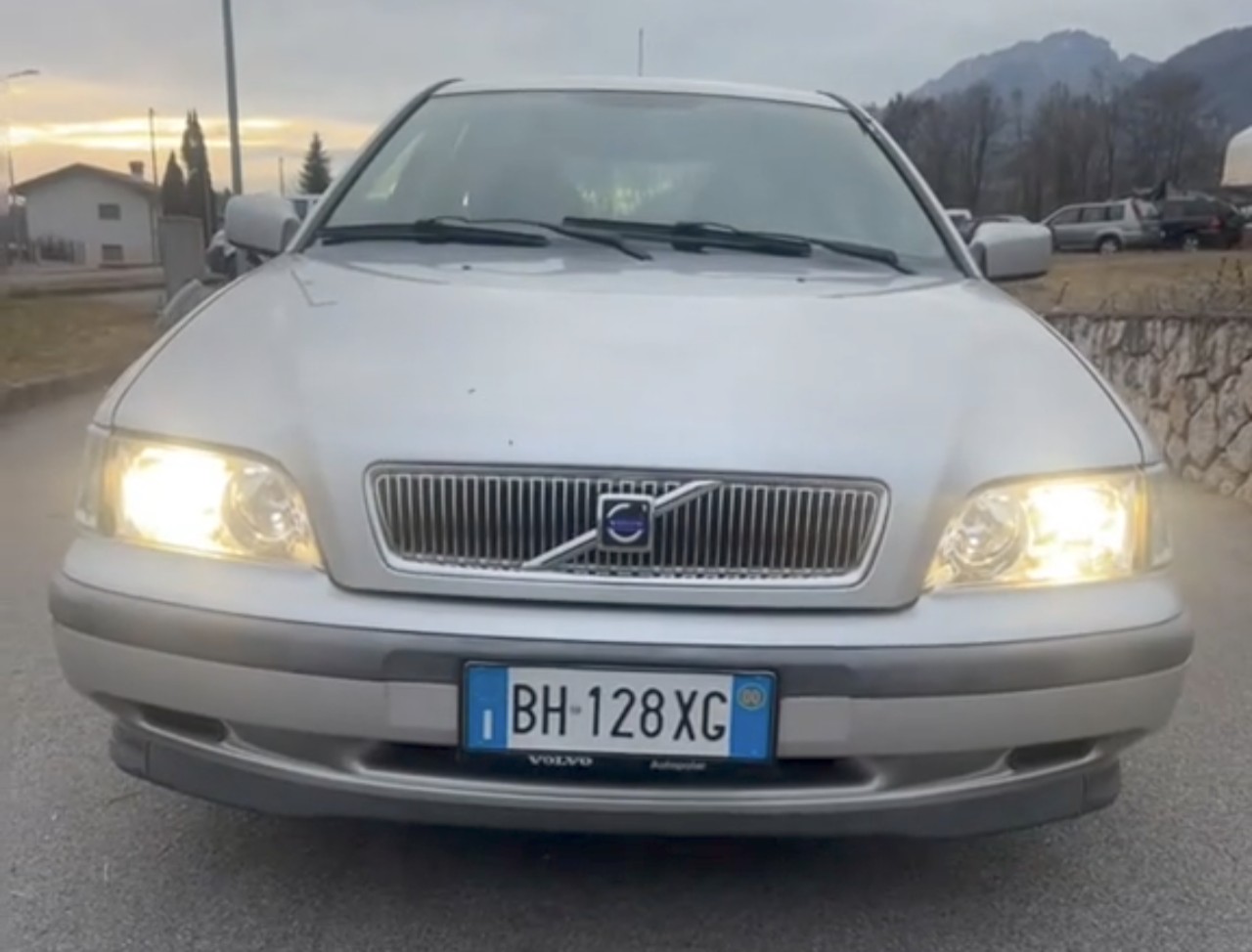 Volvo v40 · foto 1